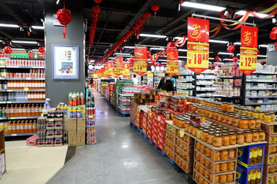 超市貨物供應量充足。玉樹州委宣傳部供圖