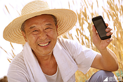 國(guó)務(wù)院發(fā)話(huà):教農(nóng)民伯伯用手機(jī)